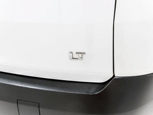 Used 2023 Chevrolet Traverse LT w/ LPO, Floor Liner Package AWD/4WD image 7