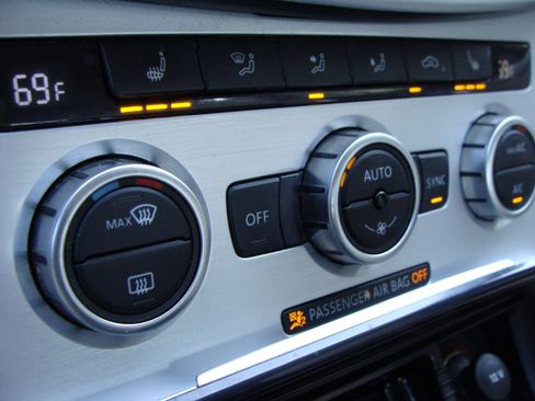 Used 2014 Volkswagen CC R-Line image 23