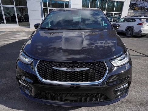 New 2026 Chrysler Pacifica Select image 2