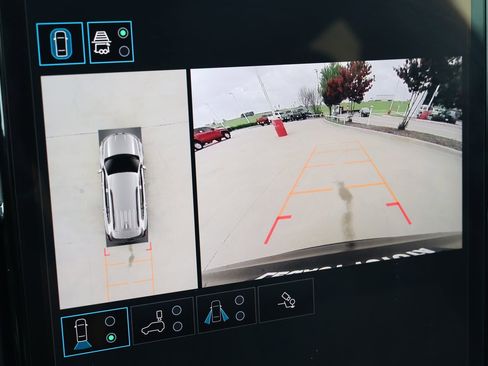 Used 2025 GMC Acadia Elevation FWD image 4