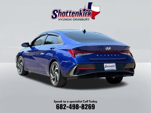 Used 2024 Hyundai Elantra SEL w/ Convenience Package FWD image 8