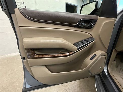 Used 2018 GMC Yukon XL SLT w/ Premium Edition AWD/4WD image 10