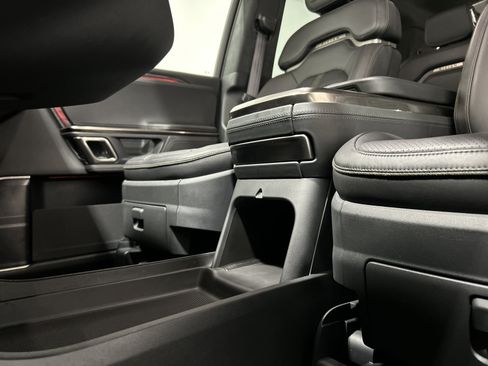 Used 2022 Rivian R1S Launch Edition AWD/4WD image 32