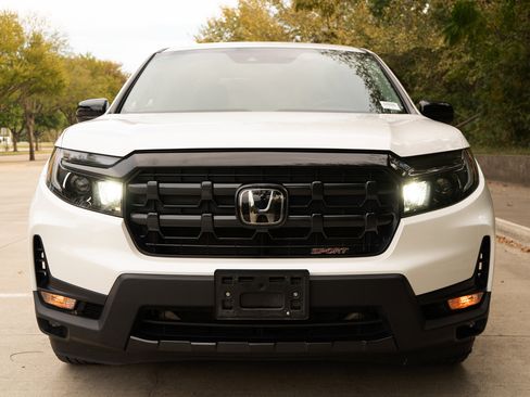 Certified 2024 Honda Ridgeline Sport image 3
