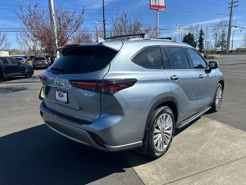Used 2024 Toyota Highlander Platinum image 5