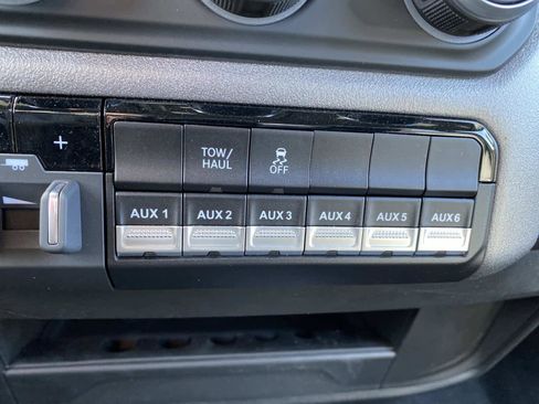 Used 2023 RAM 2500 Tradesman w/ Chrome Appearance Group image 32