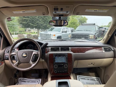 Used 2010 Chevrolet Suburban LTZ RWD image 18