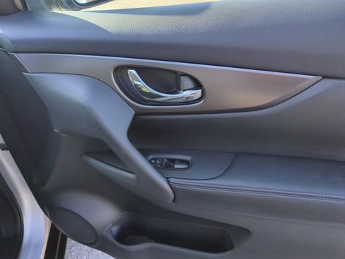 Used 2016 Nissan Rogue S FWD image 28