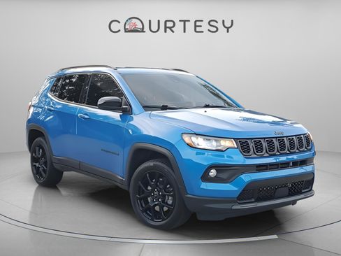 Certified 2025 Jeep Compass Latitude w/ Altitude Special Edition image 1