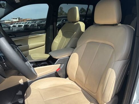 Used 2023 Jeep Grand Cherokee L Limited w/ Luxury Tech Group II AWD/4WD image 10