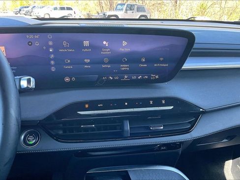Used 2025 Buick Enclave Preferred AWD/4WD image 16
