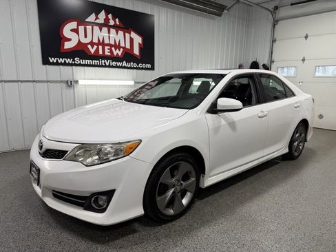 Used 2014 Toyota Camry SE image 1