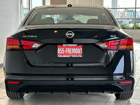 Used 2024 Nissan Altima 2.5 SV image 5