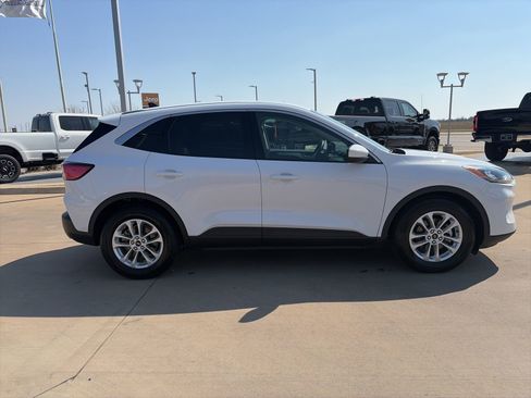 Used 2020 Ford Escape SE image 6