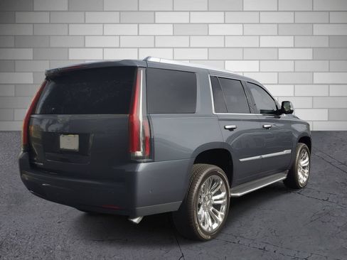 Used 2020 Cadillac Escalade Luxury AWD/4WD image 5