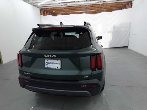 Used 2023 Kia Sorento S w/ Panoramic Sunroof Package AWD/4WD image 5