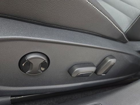 Used 2025 Volkswagen Jetta SE image 20