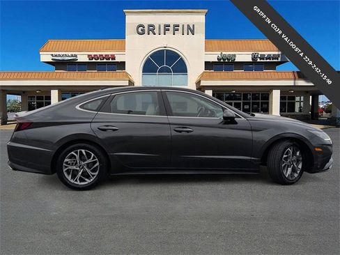 Used 2023 Hyundai Sonata SEL w/ Convenience Package image 3