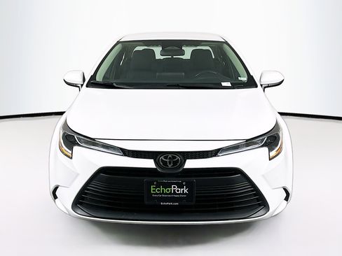 Used 2024 Toyota Corolla LE image 2