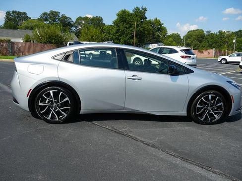 Used 2026 Toyota Prius Plug-In Hybrid FWD image 10