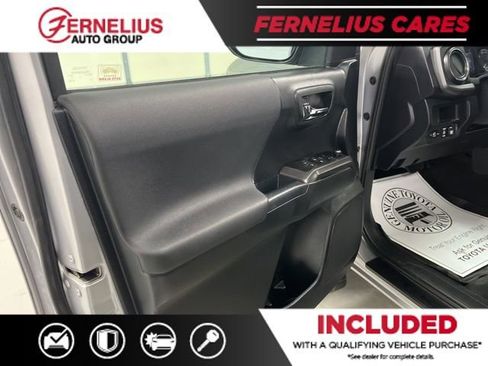 Used 2017 Toyota Tacoma TRD Sport image 15