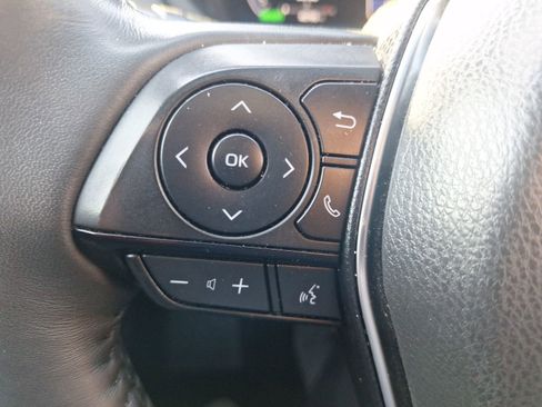 Used 2024 Toyota Venza LE image 22