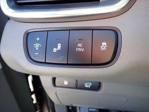 Used 2017 Kia Sorento SX image 19