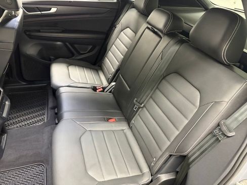 Used 2024 Volkswagen Atlas Cross Sport SEL R-Line AWD/4WD image 38