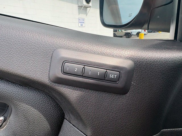 Used 2023 Nissan Titan PRO-4X w/ Pro-4x Convenience Package AWD/4WD image 25