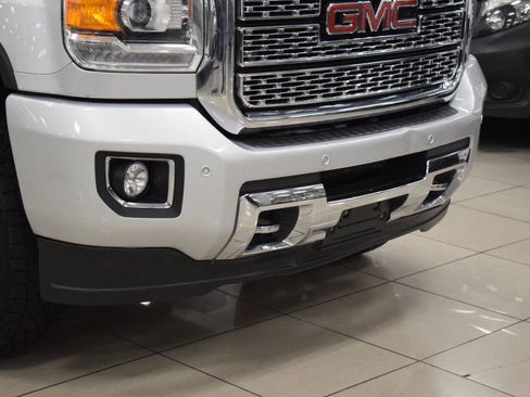 Used 2019 GMC Sierra 2500 Denali w/ Duramax Plus Package image 9