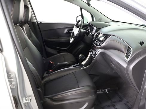 Used 2019 Chevrolet Trax LT w/ LT Convenience Package AWD/4WD image 28