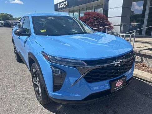 Used 2024 Chevrolet Trax RS w/ Driver Confidence Package FWD image 1
