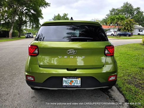 Used 2022 Hyundai Venue SEL FWD image 12