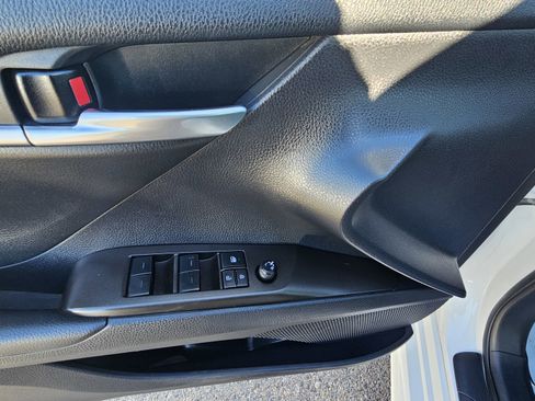 Used 2023 Toyota Camry SE image 12