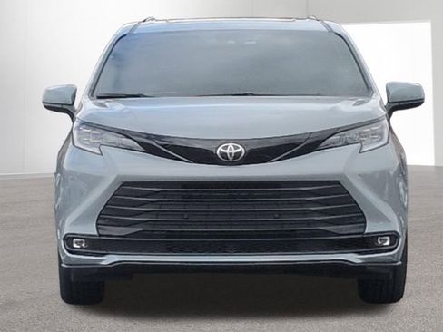 Used 2026 Toyota Sienna XLE Woodland Edition AWD/4WD image 2