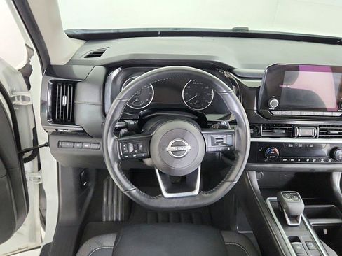 Certified 2025 Nissan Pathfinder SV FWD image 19