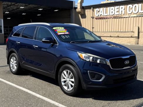 Used 2017 Kia Sorento FWD image 3