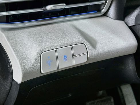 Used 2024 Hyundai Elantra Limited FWD image 17