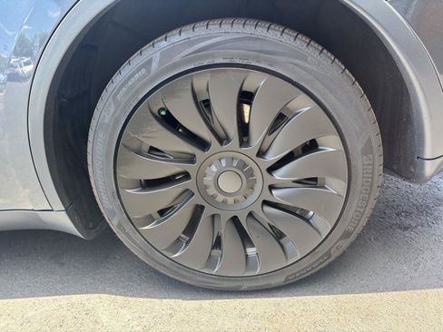 Used 2021 Tesla Model Y Long Range AWD/4WD image 11