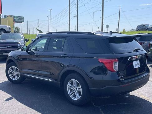 Certified 2023 Ford Explorer XLT RWD image 5