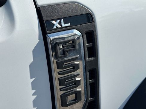 Used 2023 Ford F550 4x4 Regular Cab Super Duty image 9