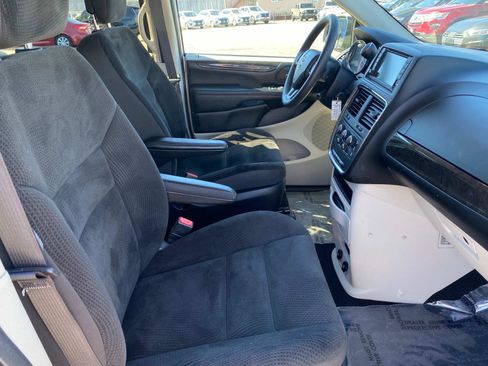 Used 2019 Dodge Grand Caravan SE image 17