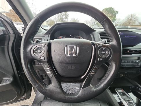 Used 2017 Honda Pilot Touring image 11