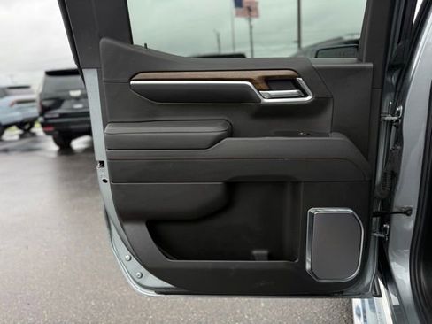 Used 2025 Chevrolet Silverado 1500 High Country image 17