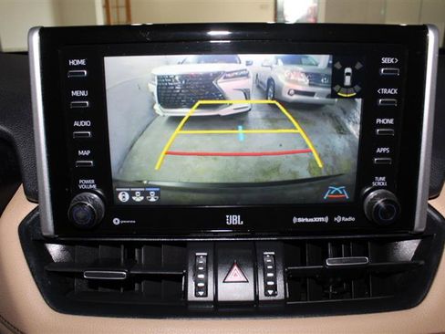 Used 2020 Toyota RAV4 Limited AWD/4WD image 19