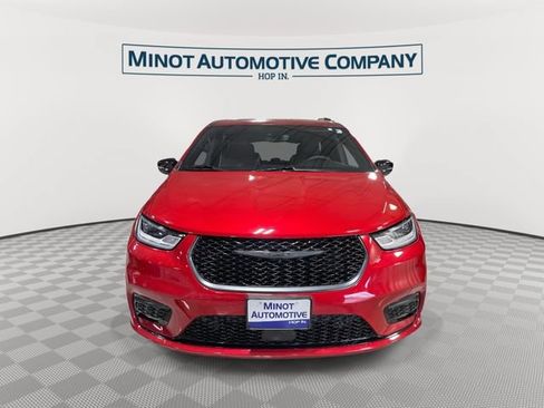 Used 2025 Chrysler Pacifica Limited w/ Uconnect Theater Family Group AWD/4WD image 3