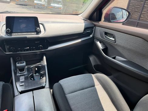 Used 2022 Nissan Rogue SV FWD image 15