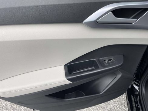 New 2026 Volkswagen Taos SE FWD image 10