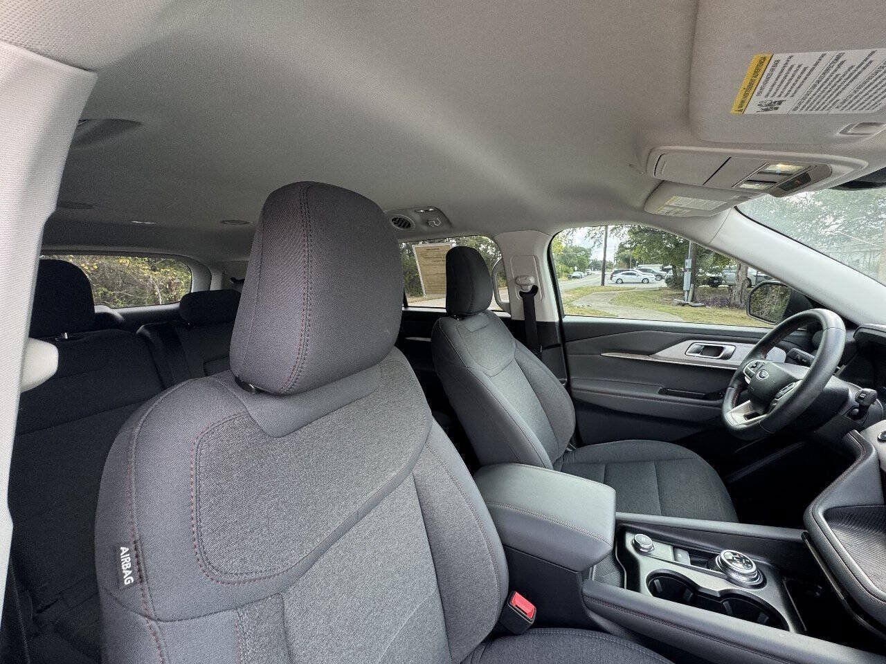 Used 2025 Ford Explorer Active RWD image 22