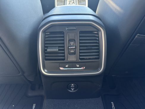 Used 2026 Porsche Macan AWD/4WD image 30